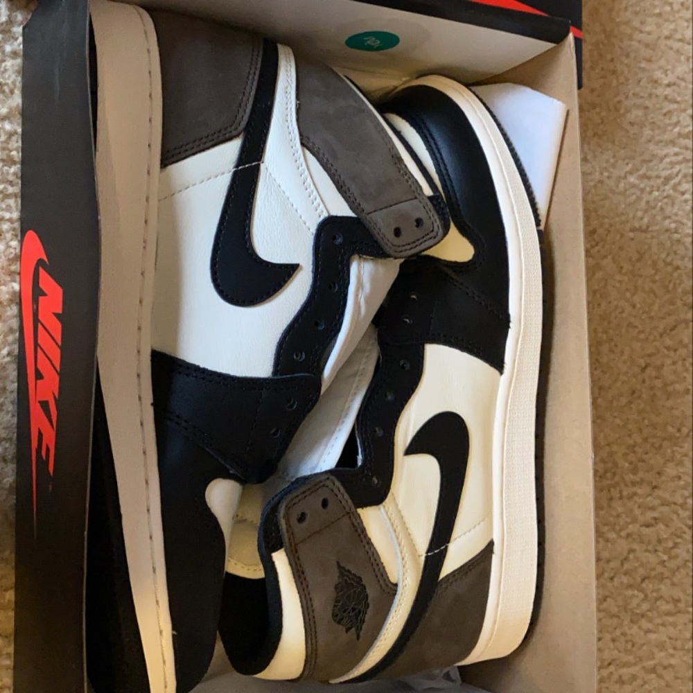 Air Jordan Retro 1 - Mocha - 6.5Y - Picture 2 of 4